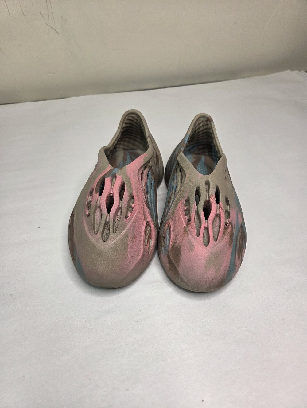 Adidas Yeezy Foam Runner MX Sand Grey Pink Blue Youth US 13.5 Slip On Clogs